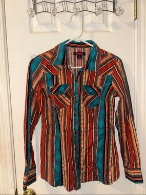 Western Pearl Snap Long Sleeve Top